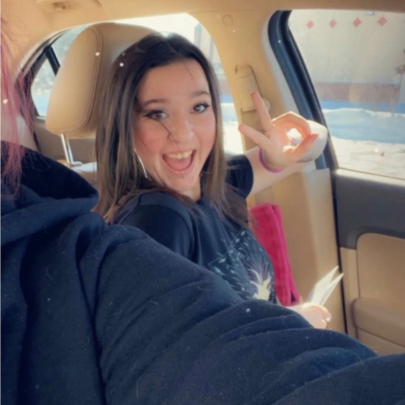 Meet your Posher, Rianna - Picture 2 of 7